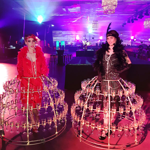 Dame porteuse de Champagne thème Charleston Gatsby