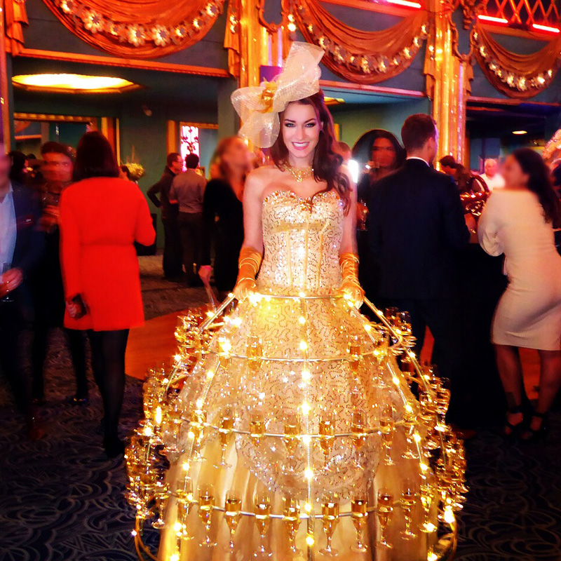 La Robe à Champagne aux Folies Bergère