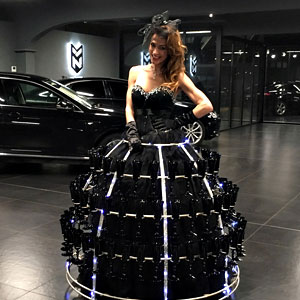 La robe à champagne en tenue Noire