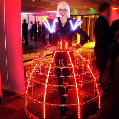 Robe à champagne Futuriste au Pullman Tour Eiffel