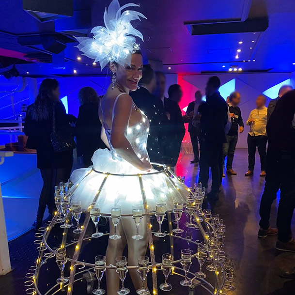 Dame Champagne lumineuse