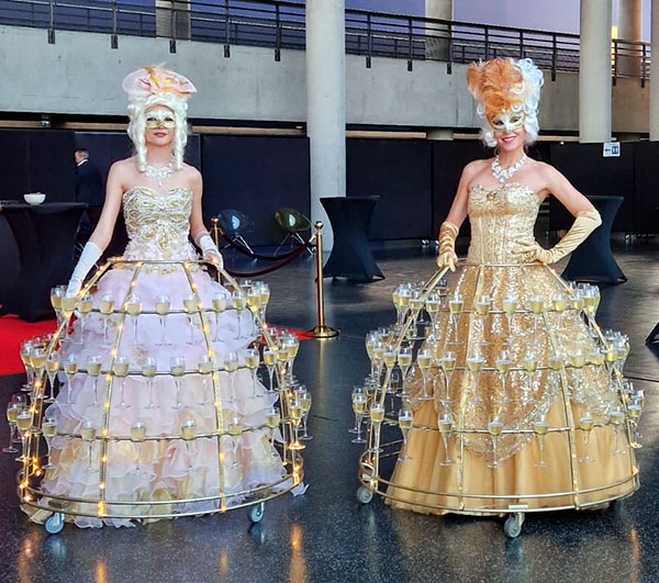 Service de champagne avec hôtesses costumée Rococo