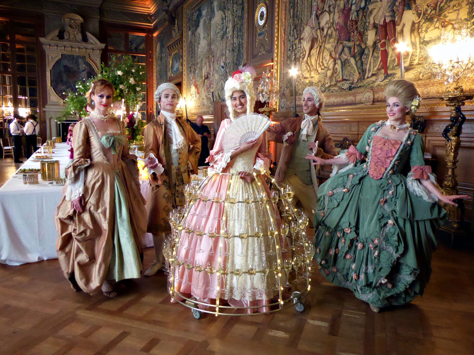 Robe à Champagne en animation à Versailles