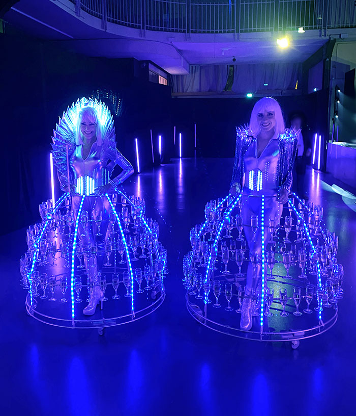Robe à Champagne en animation lors d'un événement High-Tech