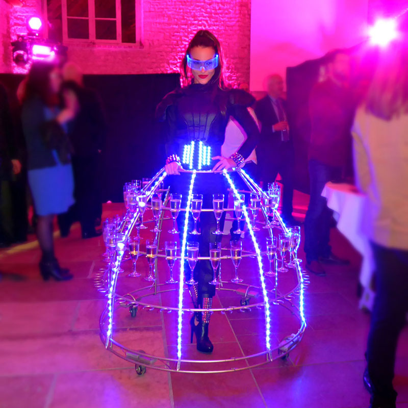 Robe à Champagne en animation lors d'un événement High-Tech