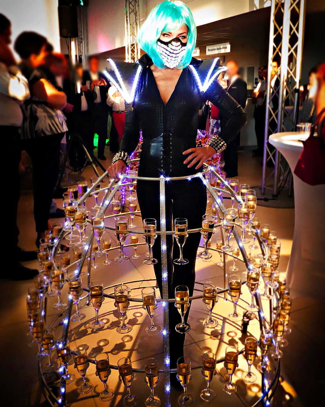 Robe à Champagne dans un décor a LED ambiance festive