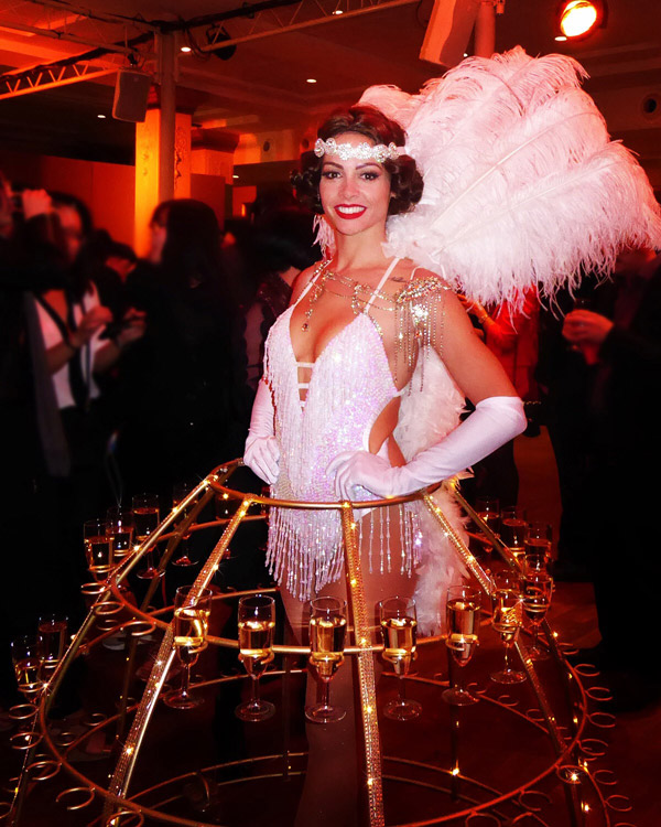 Présentation élégante de la Robe à Champagne thème Gatsby