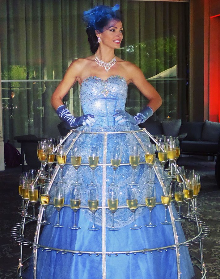 Animation Dame Flûtes Champagne en robe princesse bleu ciel à paillettes