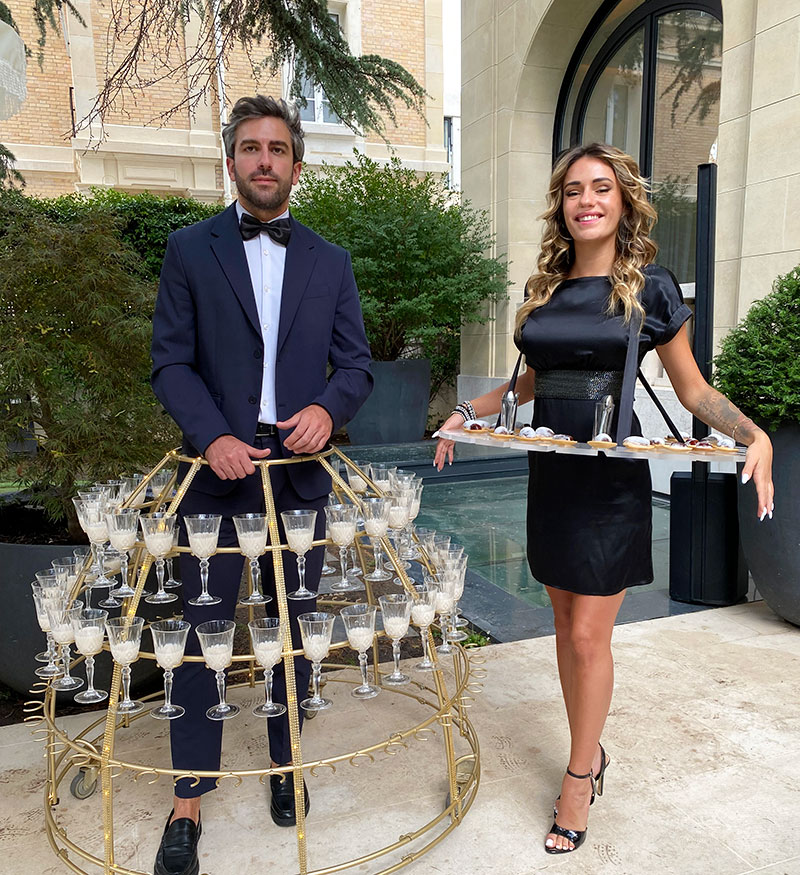Animation Champagne Homme et plateau Femme