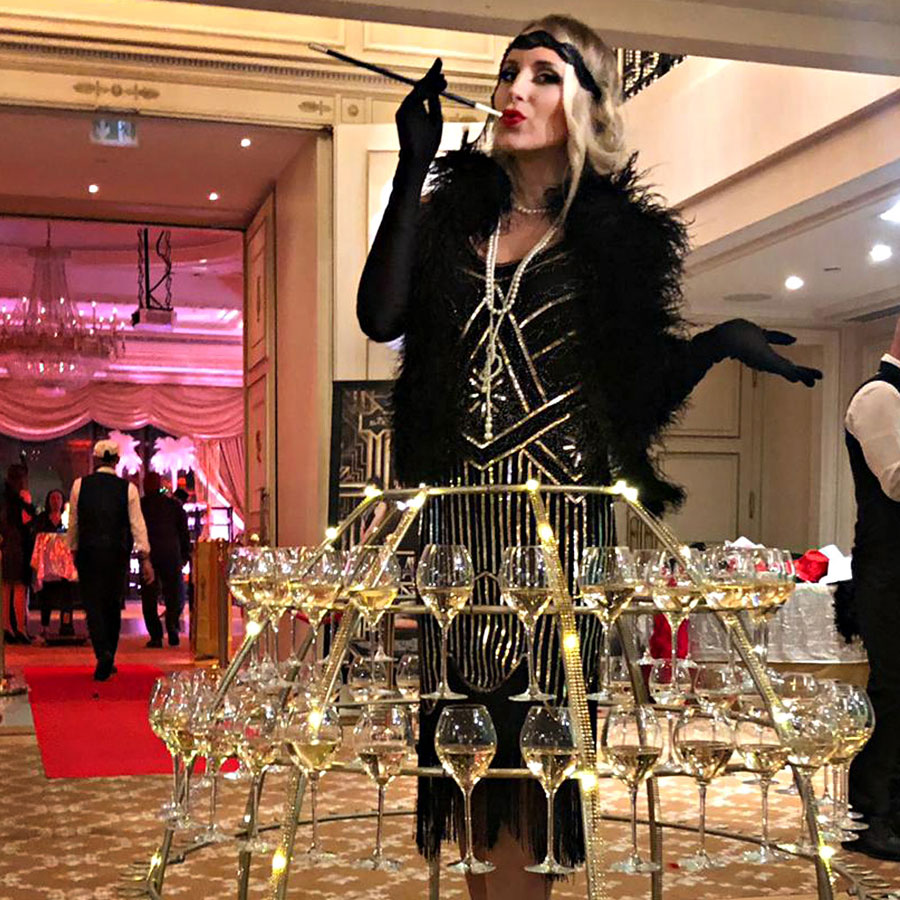 Animation robe flutes de champagne theme Annees 20 Shangri-La Hotel Paris événementiel